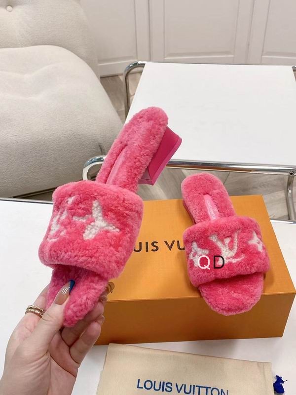 LV Women's Slippers 135